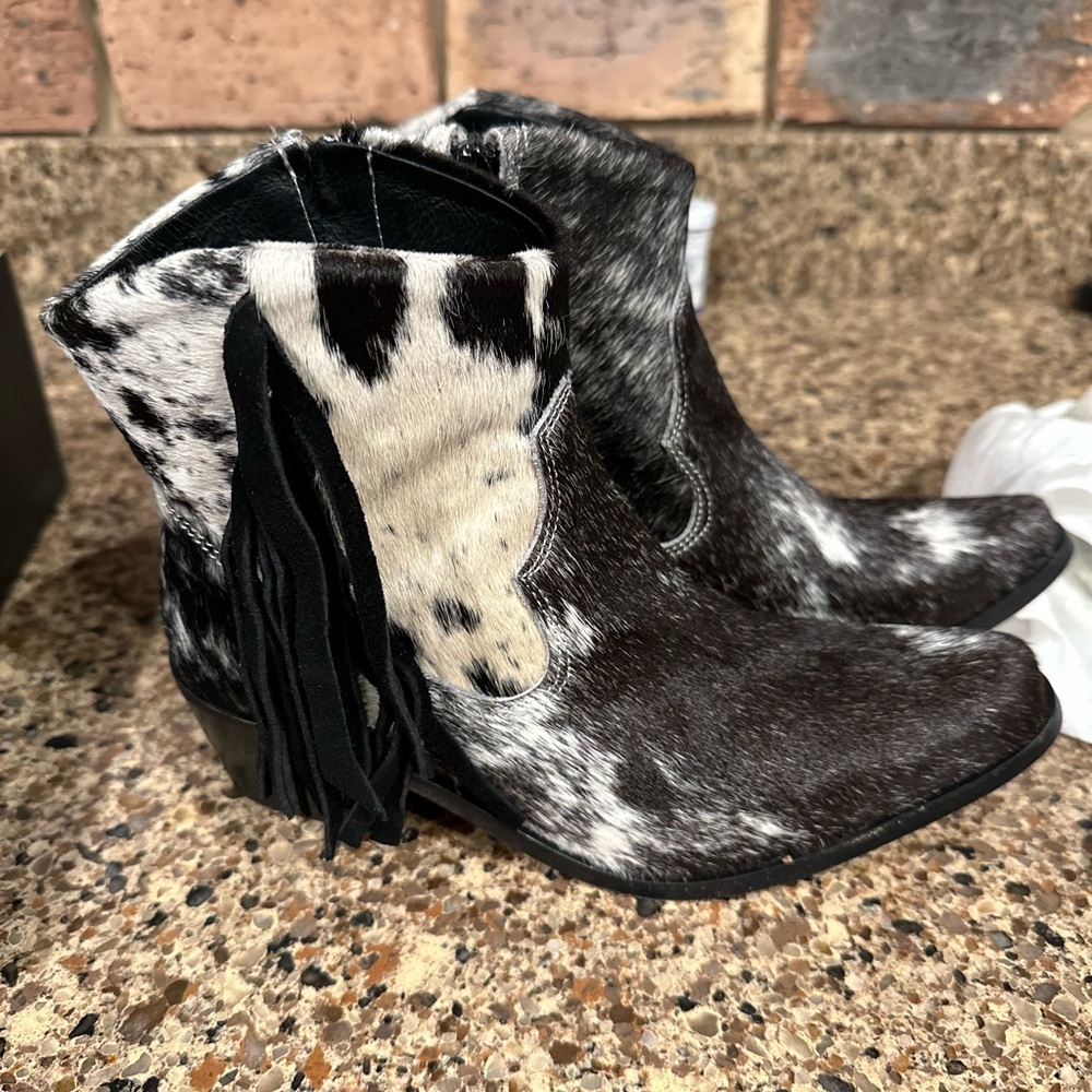 Agave Sky cowhide Fringe Boots size 5